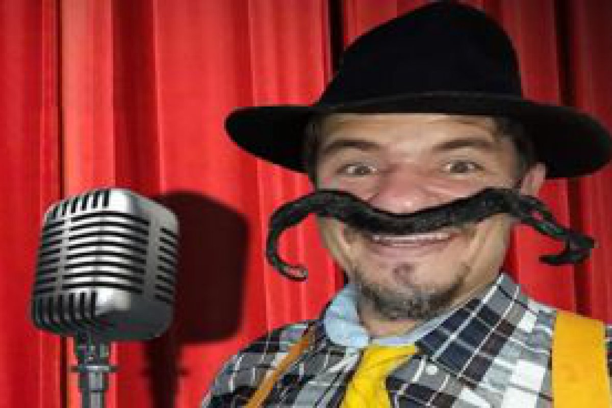 O humor est de volta! Comediante Virgulino Marmota retorna aos palcos com novo show de humor